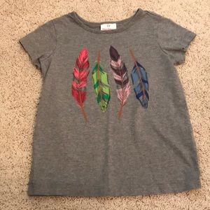 A Gray Short-Sleeve Shirt w Feathers On It